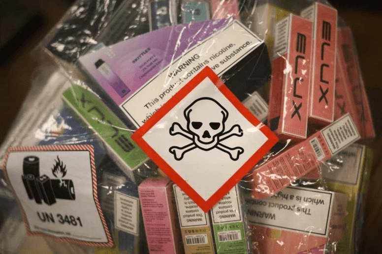 Cigarrillos electrónicos desechados sin cuidado Cigarrillos electrónicos desechados sin cuidado